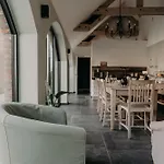 Les Arbres Sous Le Vent A 10 Min De Pairi Daiza Bed & Breakfast