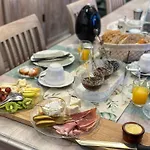 Les Arbres Sous Le Vent A 10 Min De Pairi Daiza Bed & Breakfast
